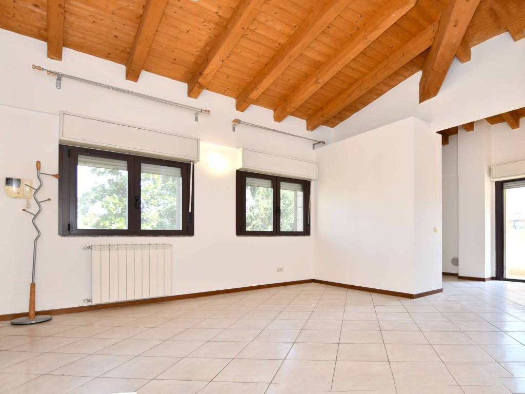 appartamento in vendita a Milano in zona Baggio