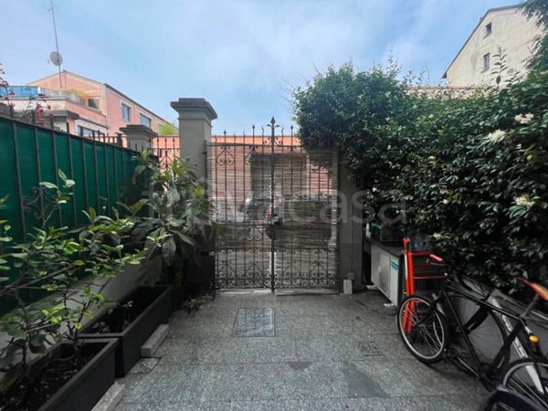 appartamento in vendita a Milano in zona Barona