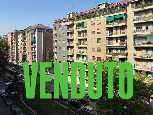 appartamento in vendita a Milano in zona Lorenteggio