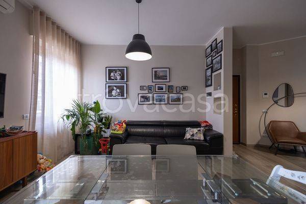 appartamento in vendita a Milano in zona Cascina dei Pomi