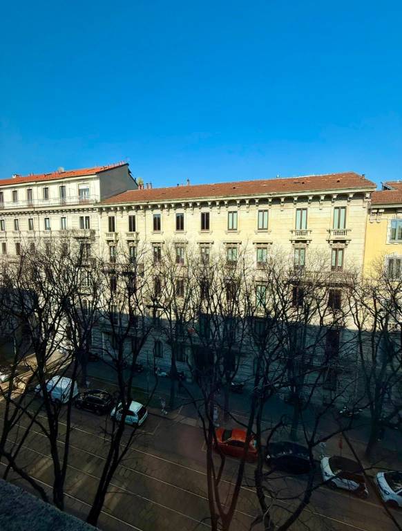appartamento in vendita a Milano in zona Sant'Ambrogio