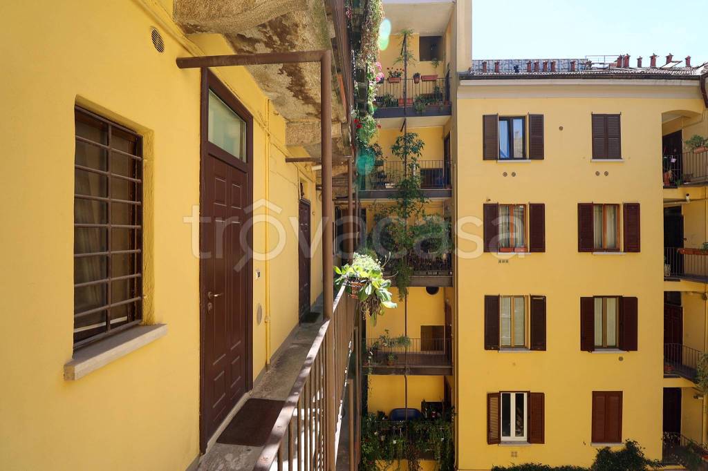 appartamento in vendita a Milano in zona Sant'Ambrogio