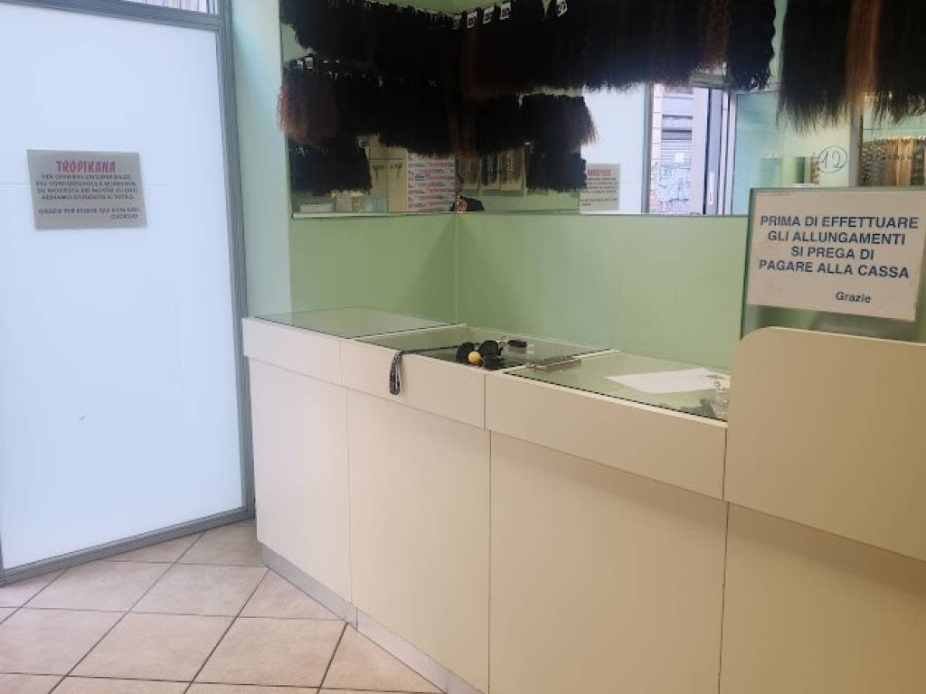 negozio in vendita a Milano in zona Centro Direzionale