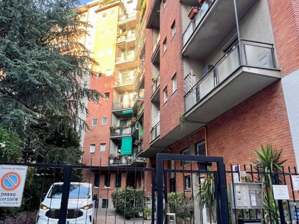 appartamento in vendita a Milano in zona Barona