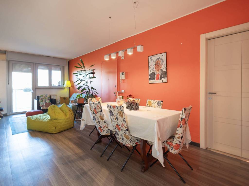 appartamento in vendita a Milano in zona Famagosta