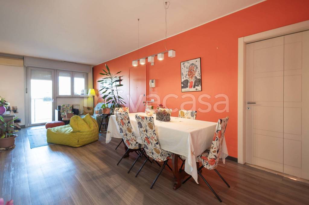 appartamento in vendita a Milano in zona Famagosta
