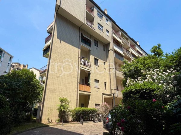 appartamento in vendita a Milano in zona Loreto