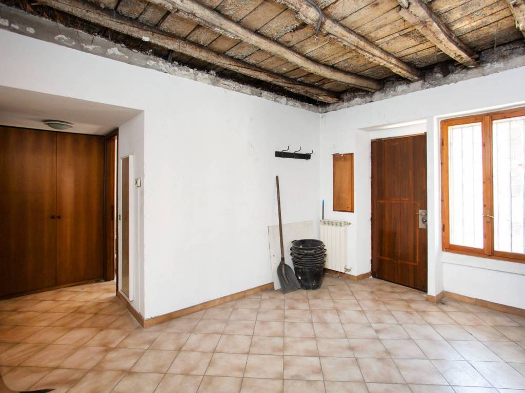 appartamento in vendita a Milano in zona Porta Volta