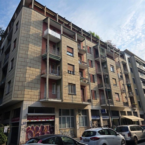 appartamento in vendita a Milano in zona Lorenteggio