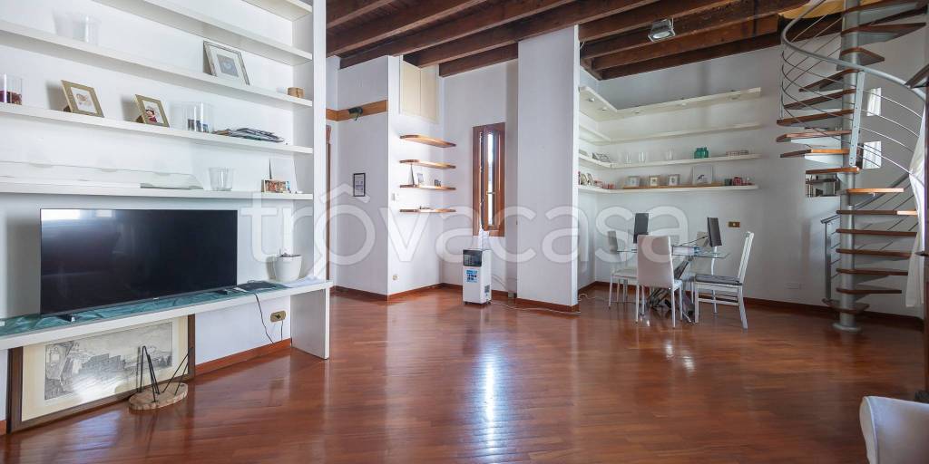 appartamento in vendita a Milano in zona Solari