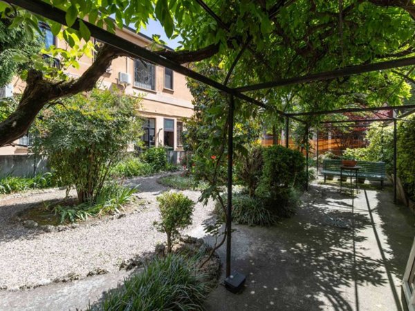 appartamento in vendita a Milano in zona Chiesa Rossa