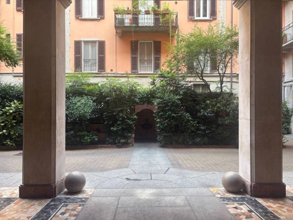 appartamento in vendita a Milano in zona Porta Nuova