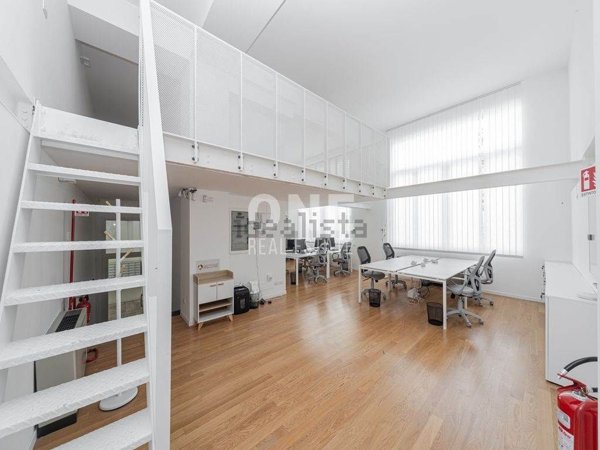 ufficio in vendita a Milano in zona Stadera
