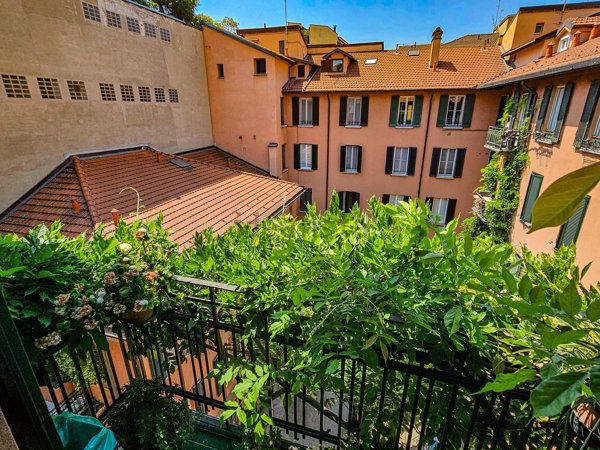 appartamento in vendita a Milano in zona Guastalla