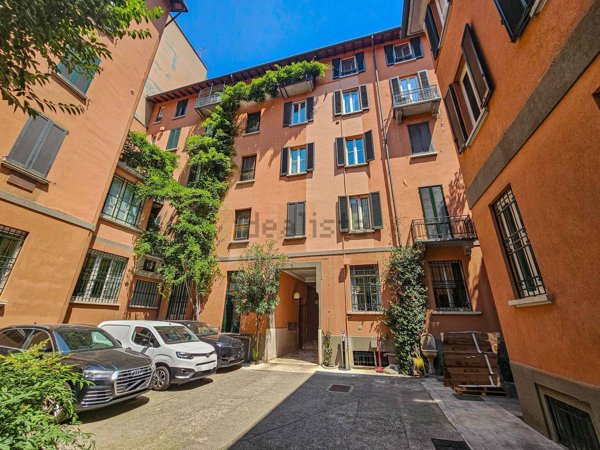 appartamento in vendita a Milano in zona Guastalla
