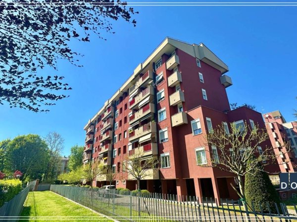appartamento in vendita a Milano in zona Trenno
