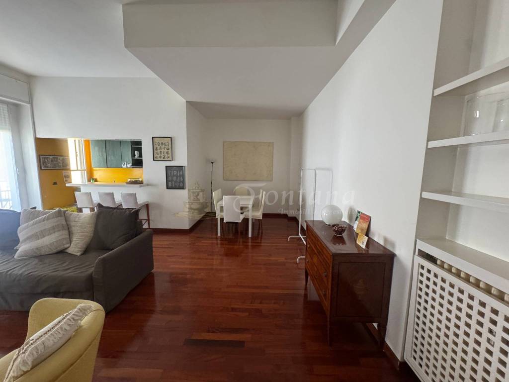appartamento in vendita a Milano in zona Porta Nuova