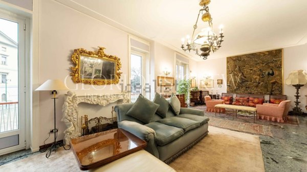 appartamento in vendita a Milano in zona Sant'Ambrogio