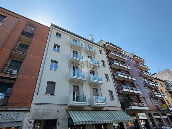 appartamento in vendita a Milano in zona Lorenteggio