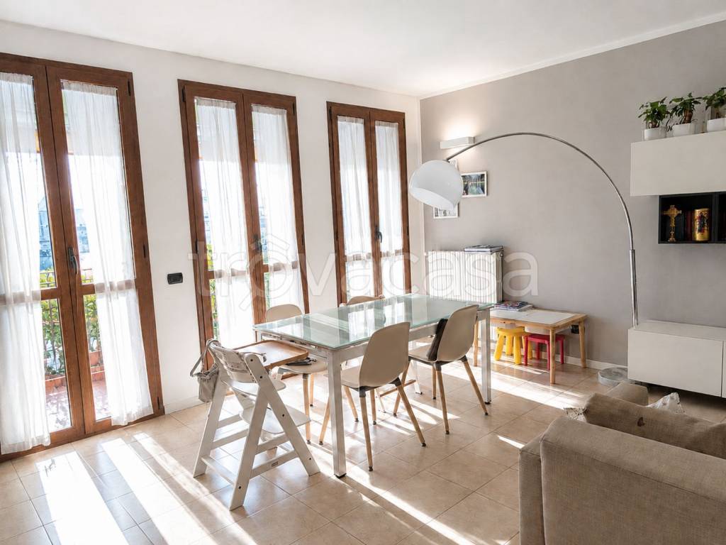 appartamento in vendita a Milano in zona Muggiano