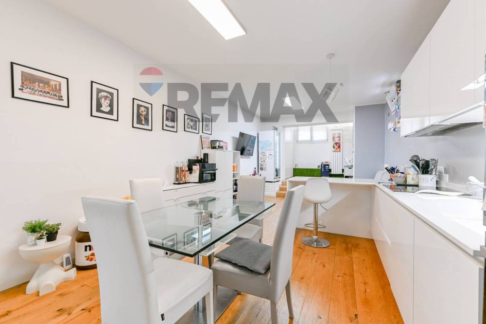 appartamento in vendita a Milano in zona Corsica