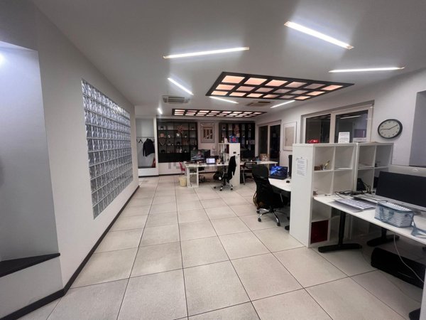 ufficio in vendita a Milano in zona Porta Venezia