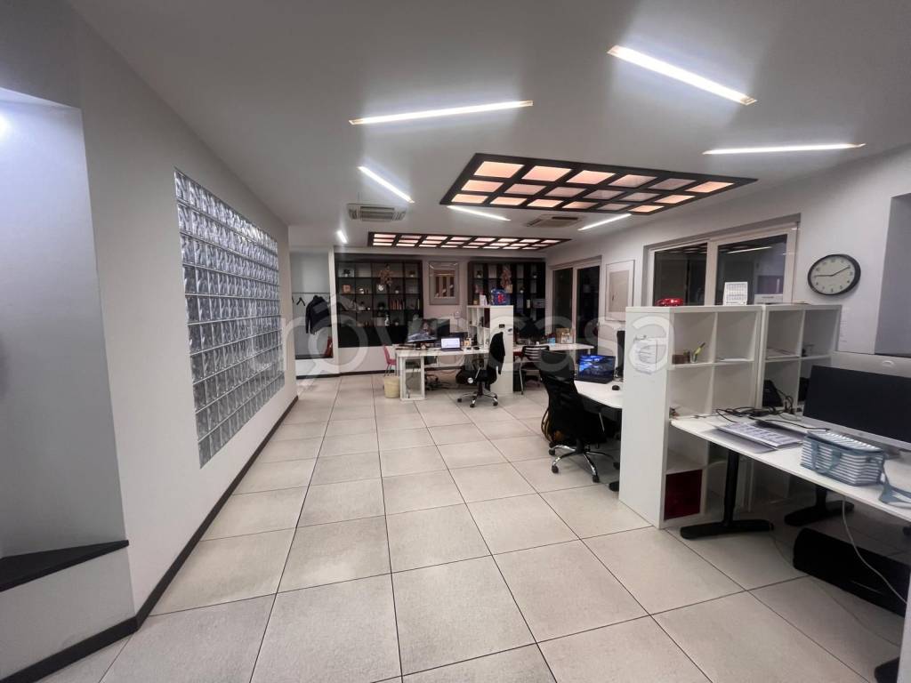 ufficio in vendita a Milano in zona Porta Venezia