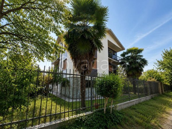 appartamento in vendita a Milano in zona Muggiano