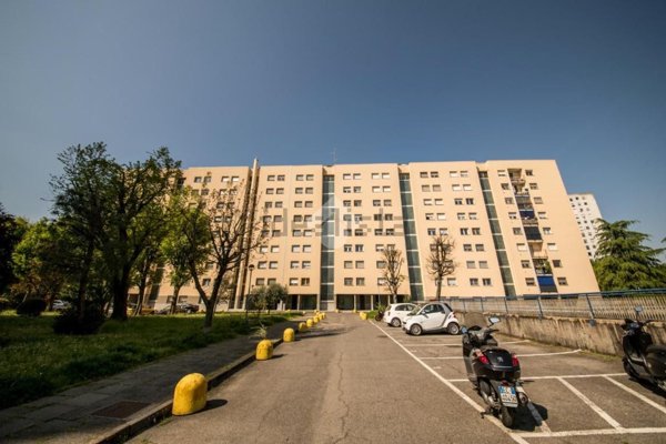 appartamento in vendita a Milano in zona Corvetto