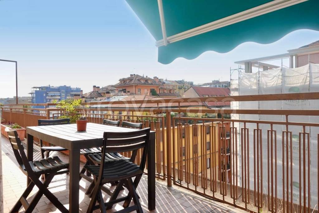 appartamento in vendita a Milano in zona Lorenteggio