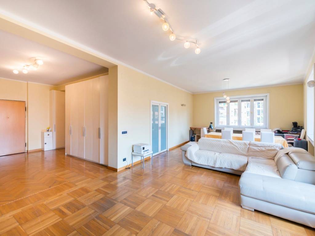 appartamento in vendita a Milano in zona Centro Direzionale