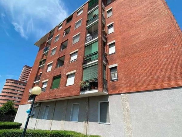 appartamento in vendita a Milano in zona Adriano