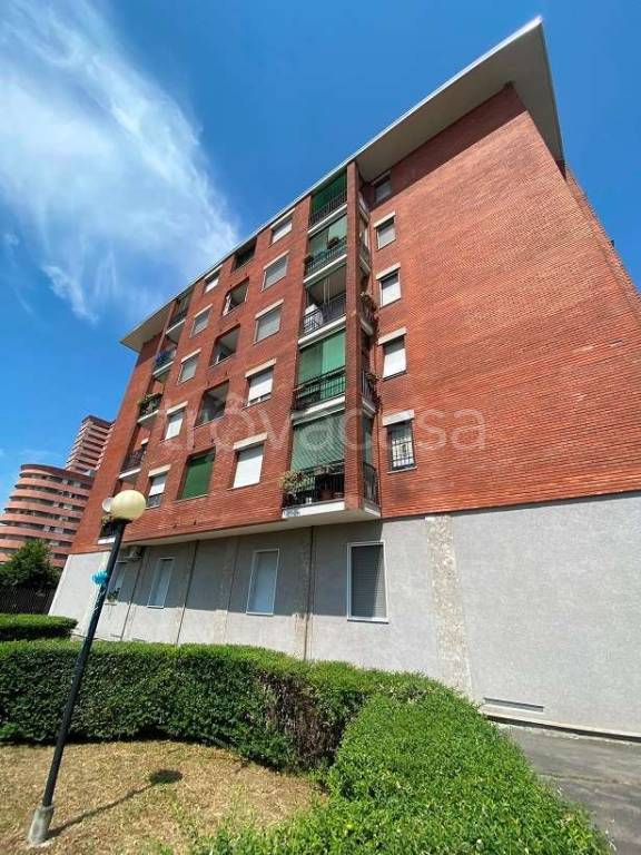appartamento in vendita a Milano in zona Adriano