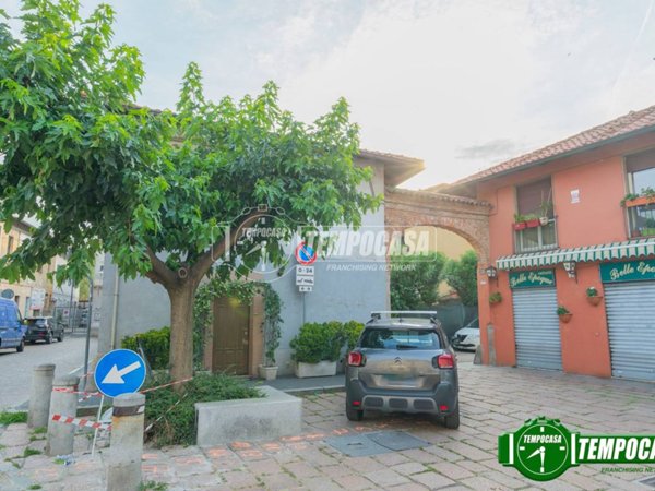 appartamento in vendita a Milano in zona Baggio