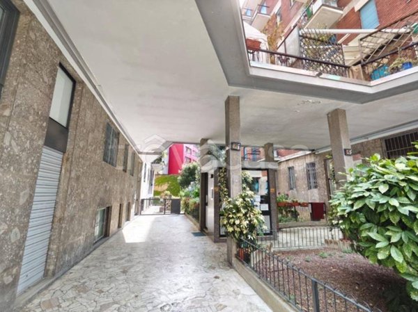 appartamento in vendita a Milano in zona Feltre
