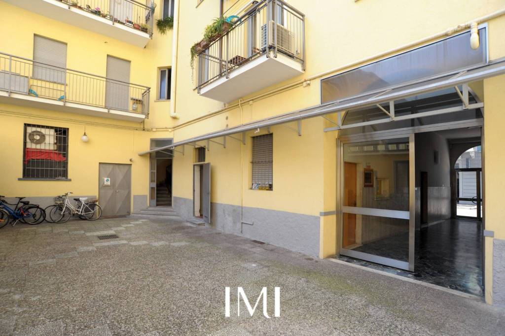 appartamento in vendita a Milano in zona Paolo Sarpi