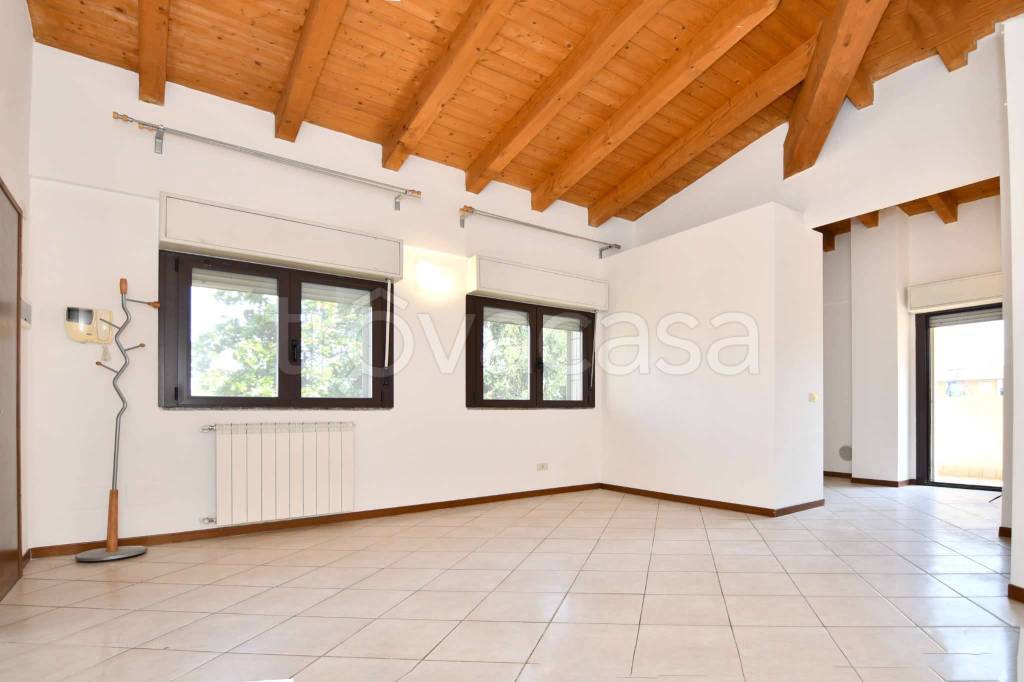 appartamento in vendita a Milano in zona Baggio