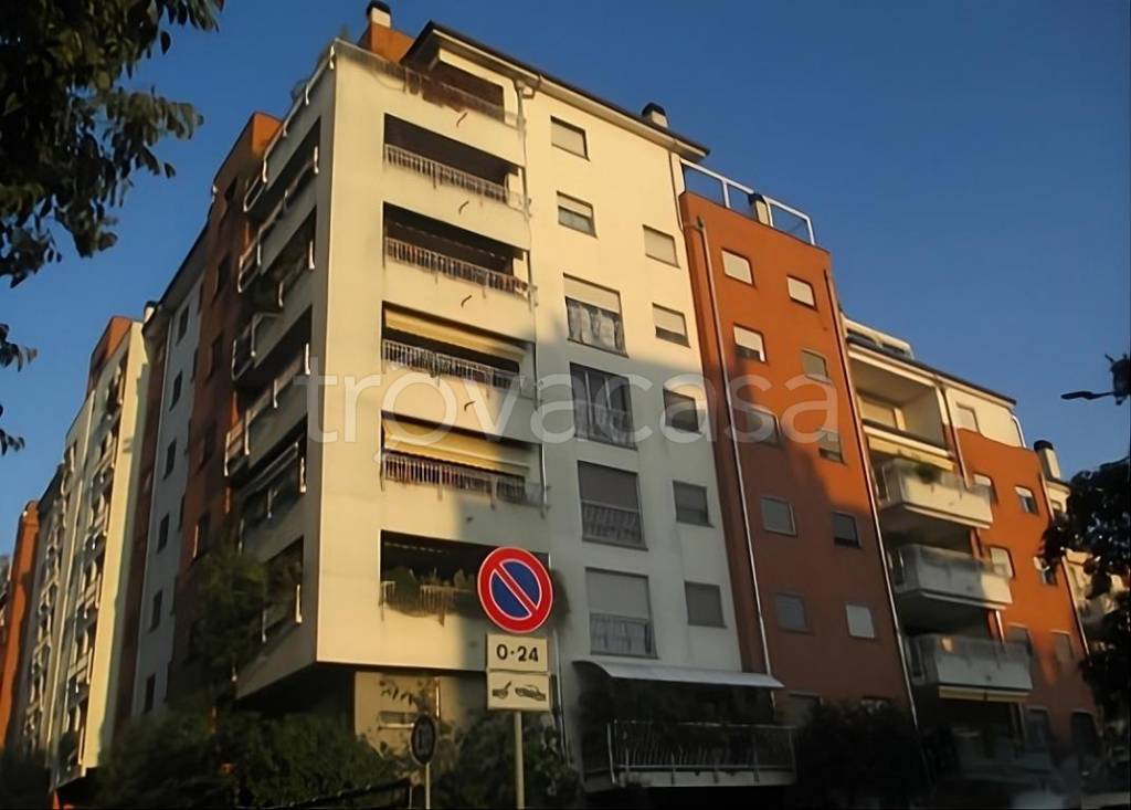 appartamento in vendita a Milano in zona Quarto Oggiaro