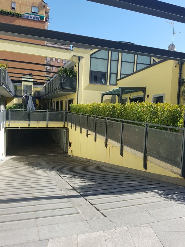 appartamento in vendita a Milano in zona Porta Genova
