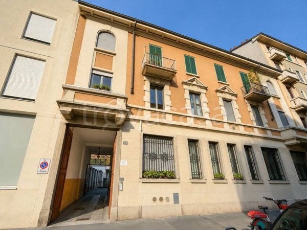 appartamento in vendita a Milano in zona Porta Genova