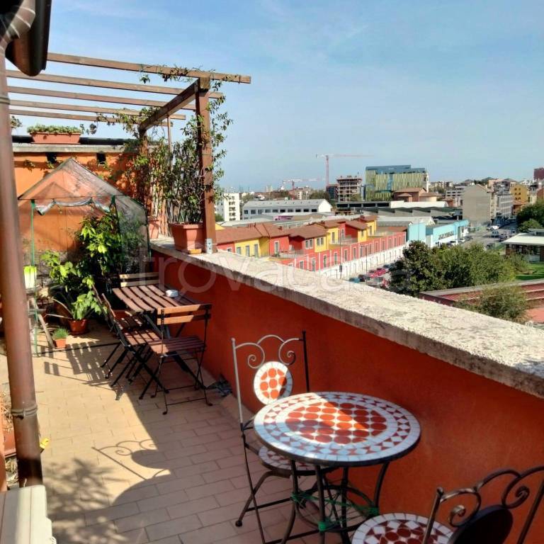 appartamento in vendita a Milano in zona Famagosta