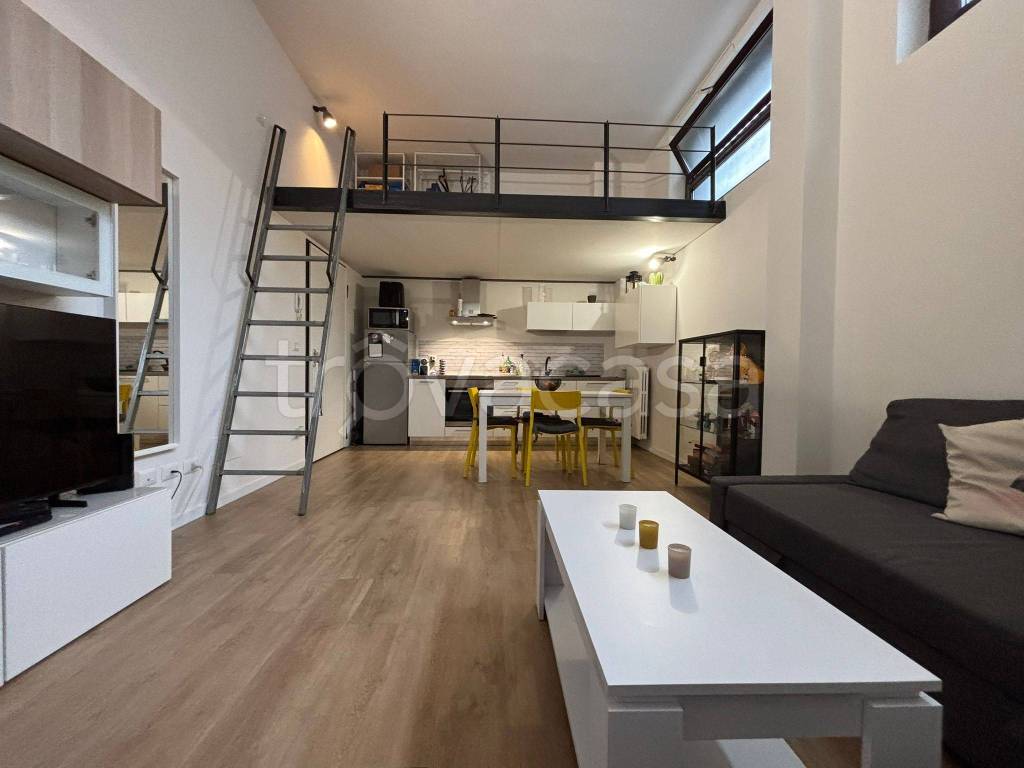 appartamento in vendita a Milano in zona Famagosta