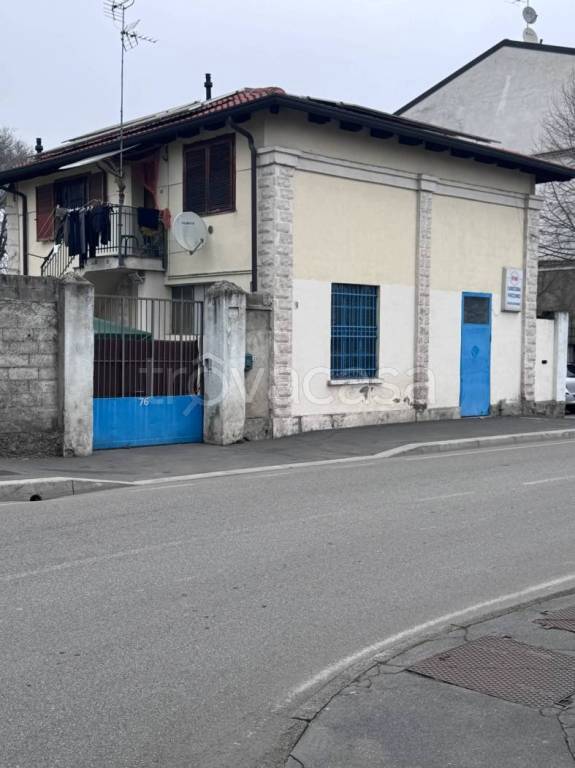 negozio in vendita a Milano in zona Affori