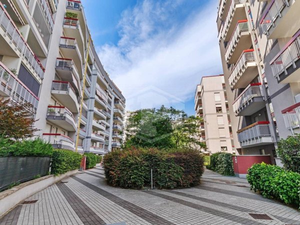 appartamento in vendita a Milano in zona Baggio