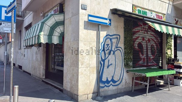 locale commerciale in vendita a Milano in zona Forlanini