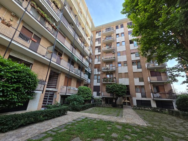 appartamento in vendita a Milano in zona Corsica
