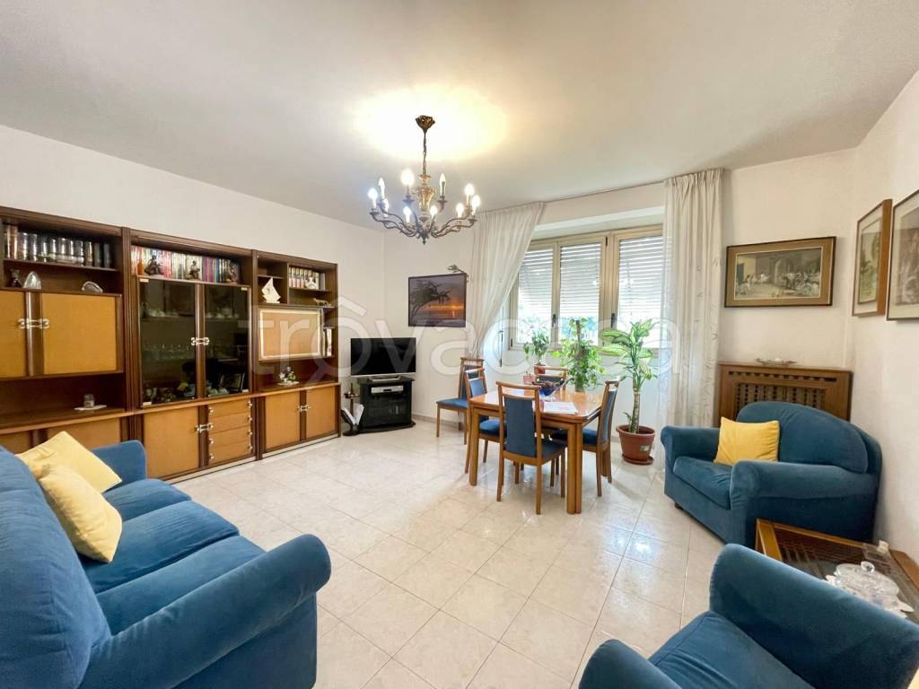appartamento in vendita a Milano in zona Gallaratese