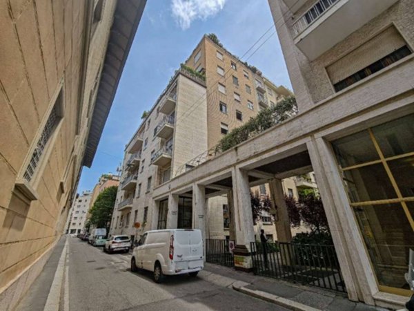 appartamento in vendita a Milano in zona Guastalla