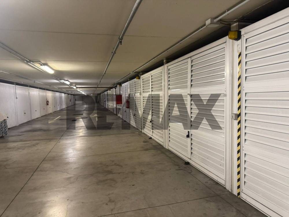 box auto in vendita a Milano in zona Bande Nere