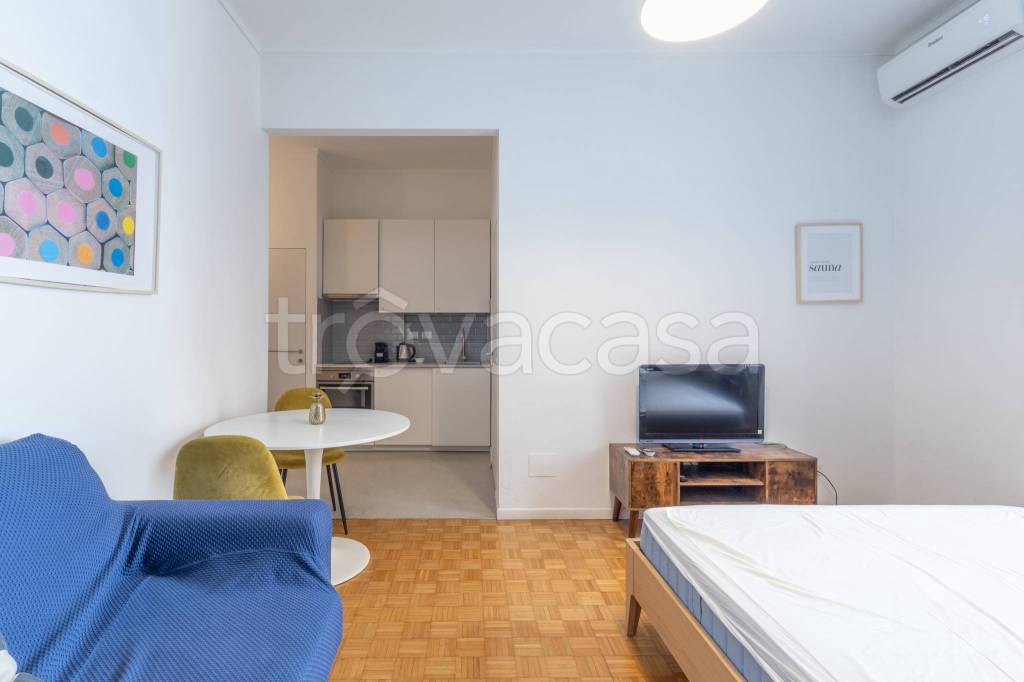 appartamento in vendita a Milano in zona Guastalla
